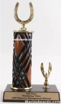 Wood Single Column Horseshoe With 1 Eagle Trophy
