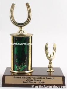 Green Single Column Horseshoe With 1 Eagle Trophy